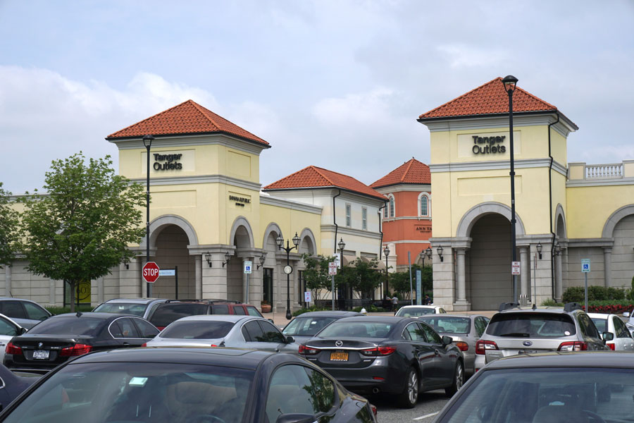 Tanger Outlets in Deer Park