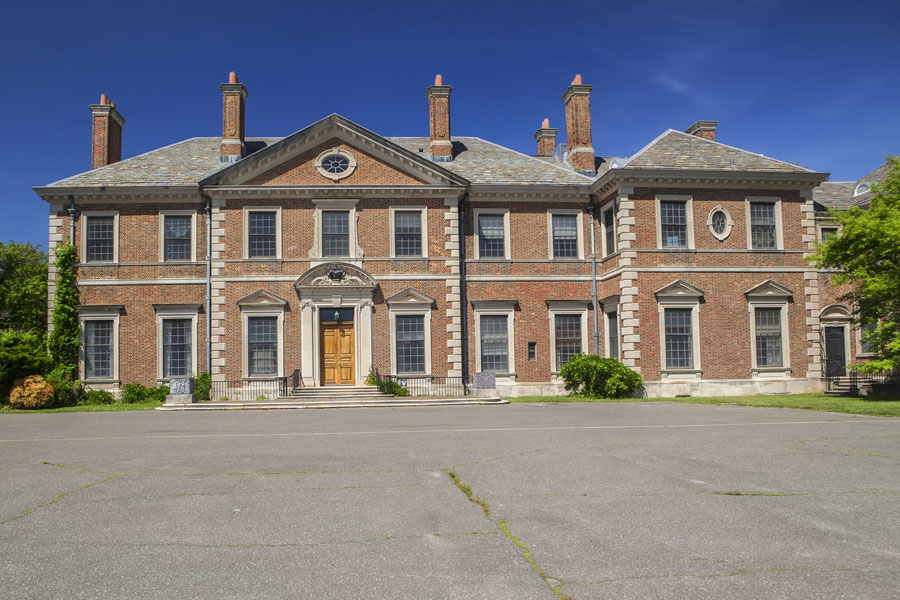 The Georgian-style mansion built in 1921 by Marshall Field III, centerpiece of the Caumsett estate in Lloyd Harbor, New York. The brick and stone manor remains one of the most striking reminders of Long Island’s Gold Coast era, now preserved as part of Caumsett State Historic Park Preserve.