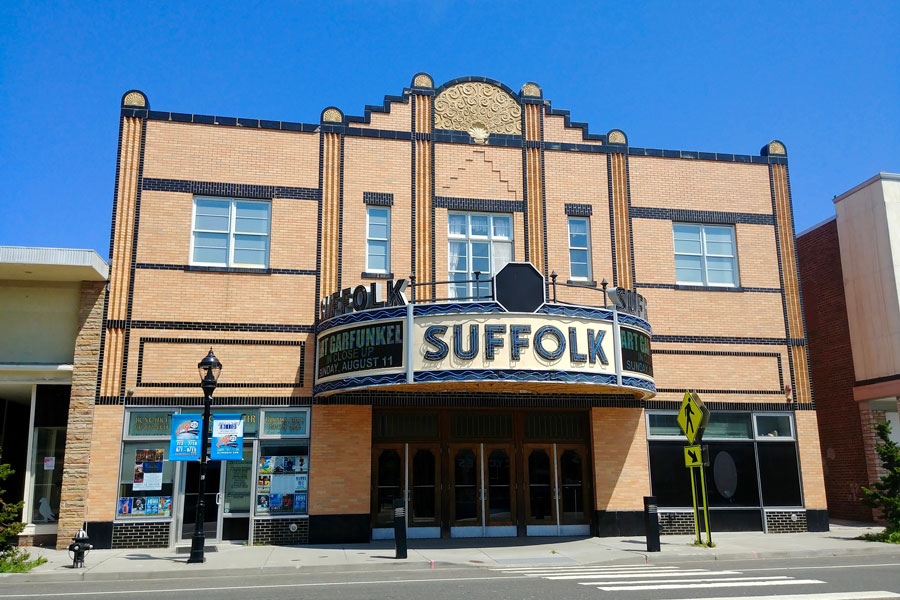 The historic Suffolk Theater in downtown Riverhead features an iconic Art Deco façade and marquee, welcoming visitors to one of Long Island’s premier performing arts venues. Originally opened in 1933 and fully restored to its original glory, the Suffolk Theater hosts live music, theater, comedy, and community events, serving as a vibrant cultural hub for the East End.