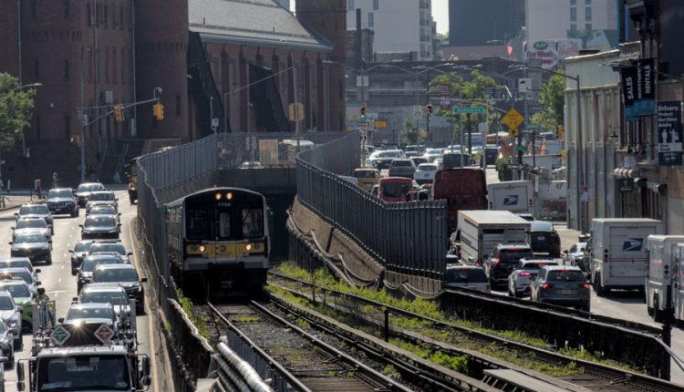 Long Island commuters spend about 34 minutes traveling to work on average, with 73% driving alone and only 12% using public transit. Transit use is significantly higher in Nassau than Suffolk due to proximity to New York City and denser LIRR service. The Long Island Rail Road carries around 185,000 riders daily, while the Long Island Expressway and parkways see hundreds of thousands of vehicle trips each day.