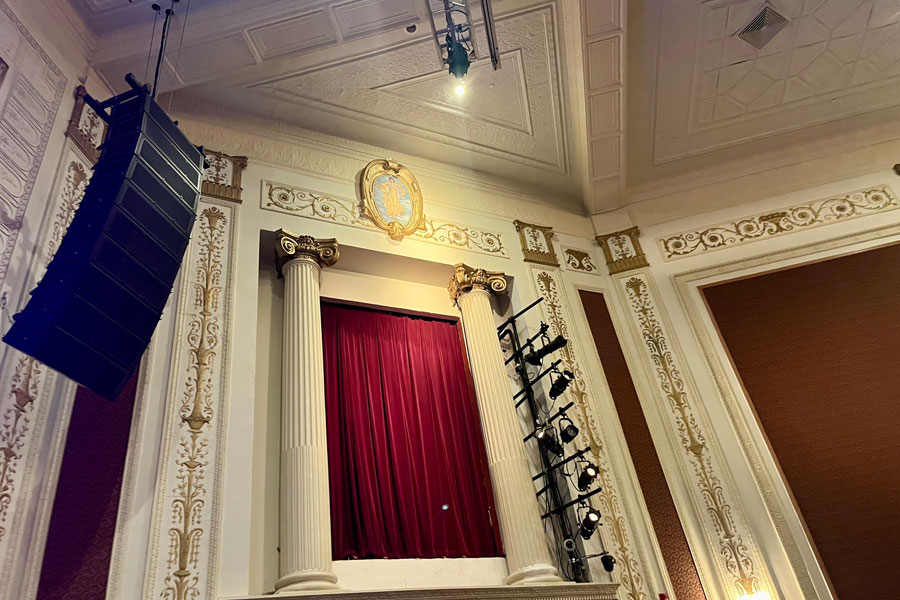 The restoration preserved the theatre’s original grandeur while updating it with modern lighting, sound systems, and comfortable seating.