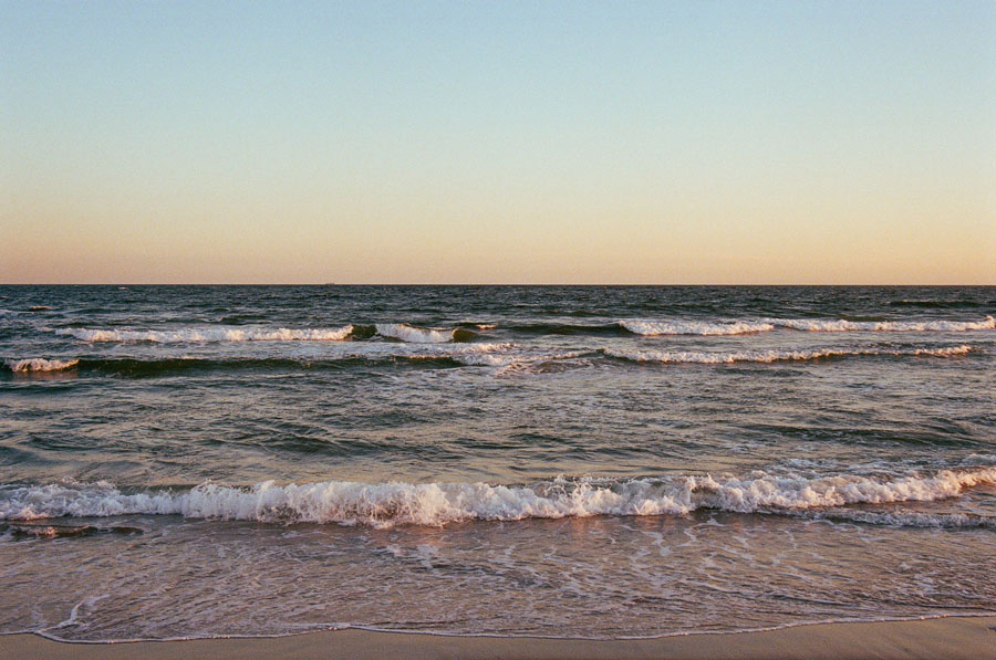Nestled between the Atlantic Ocean and Reynolds Channel, it’s known for its pristine beaches, private clubs, and close proximity to New York City.