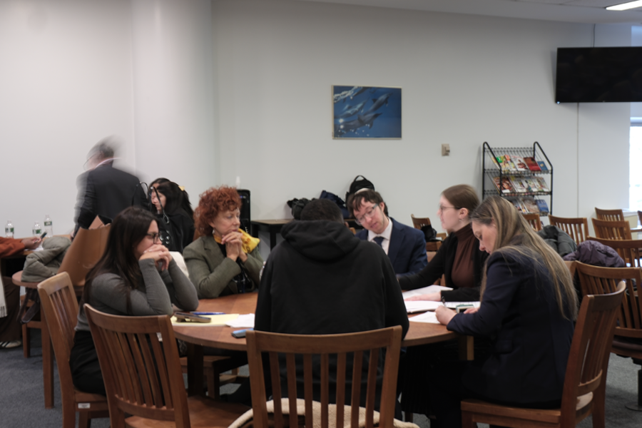 A court user gets legal help from attorney and law students in Central Jury Room