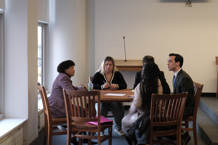 Zenith Taylor, Esq. joins law students and court user at a consultation table