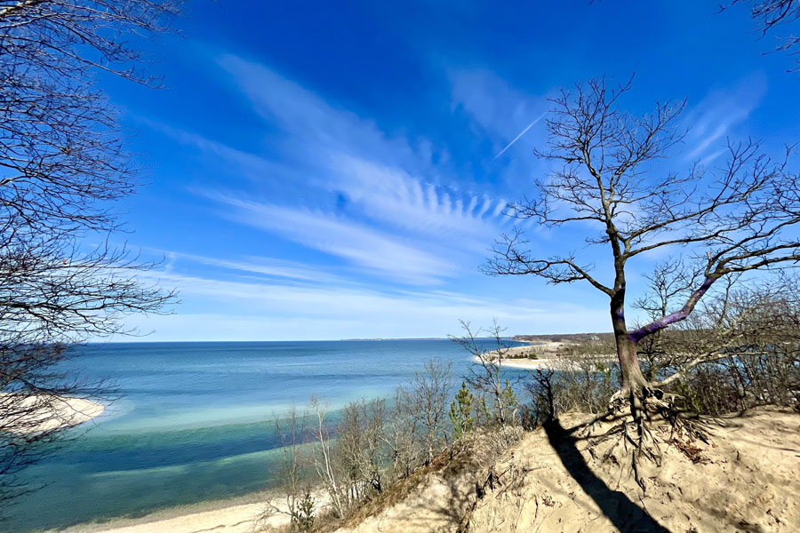 Spring warmth along the Long Island Greenbelt Trail at the Kings Park Bluffs near Sunken Meadow State Park, where sandy cliffs overlook the clear blue waters of Long Island Sound, creating a scene reminiscent of the Caribbean. File photo: licensed.