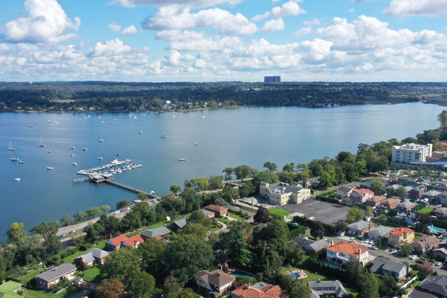 An aerial view of Little Neck Bay as seen from Bayside in Queens, where calm waters dotted with boats meet a shoreline of homes, parks, and marinas along the western edge of Long Island’s North Shore. File photo: licensed.