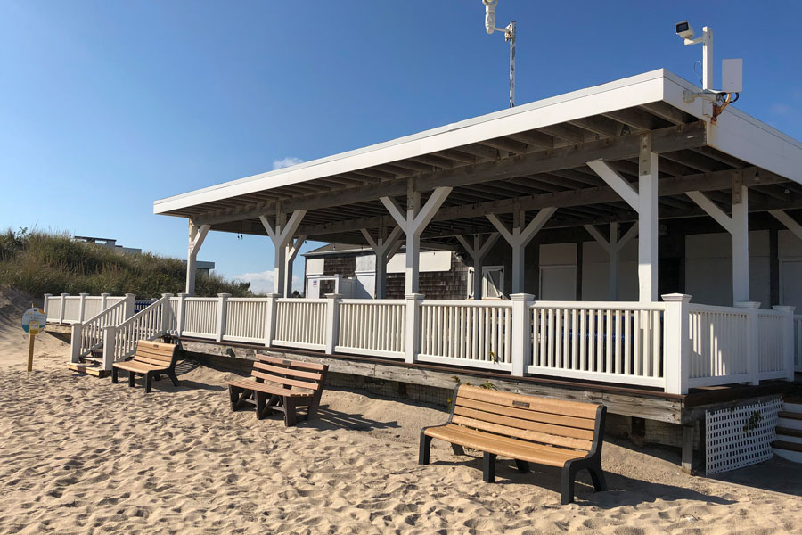 A beach pavilion overlooks the sand at Cooper’s Beach in Southampton, one of the Hamptons’ most recognized Atlantic Ocean destinations. Wide beaches, dune landscapes, and seasonal coastal activity help make Cooper’s Beach a signature part of Long Island’s South Fork shoreline.