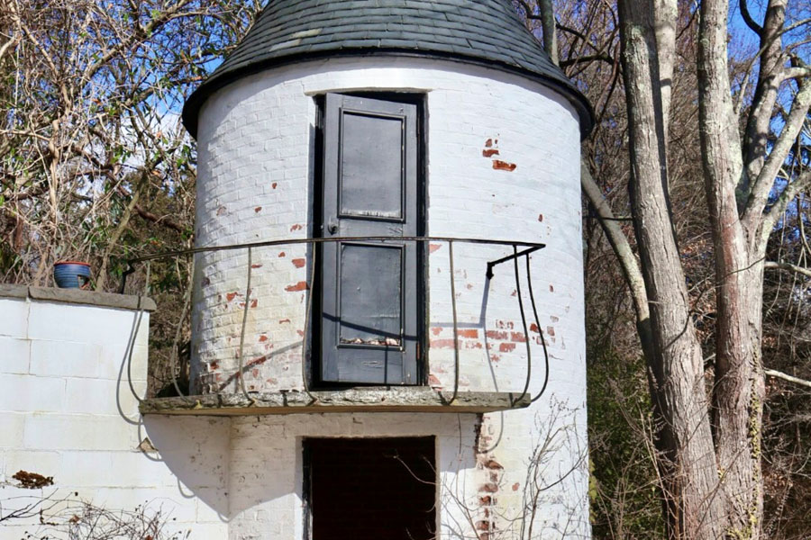 Historic estate outbuilding on a former Gold Coast property in Muttontown, Long Island, New York. Structures like this reflect the village’s long association with large North Shore estates, wooded landscapes, and early 20th-century residential development.