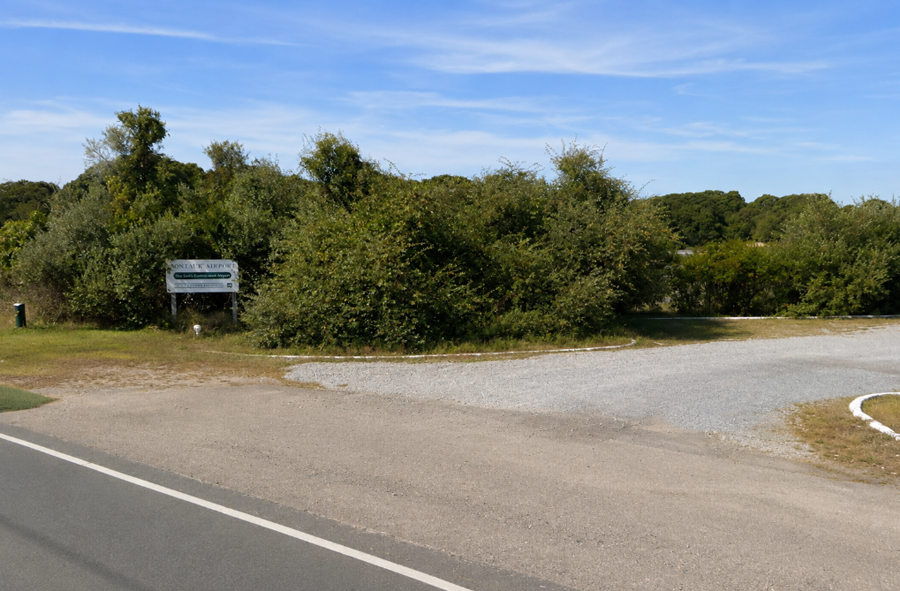 The entrance road and airport sign at Montauk Airport (MTP), located near Lake Montauk on the eastern tip of Long Island. The airport primarily serves private aircraft, charter flights, and seasonal visitors traveling to Montauk and the surrounding East End communities.