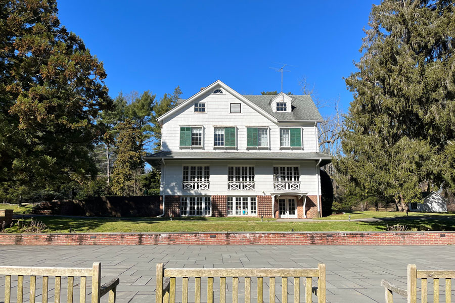 Lattingtown, NY, USA, 3.23.23 - Looking past the patio to the famous Munnysunk home located in the Bailey Arboretum.
