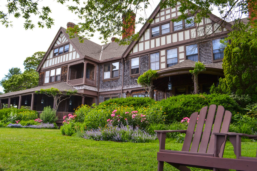 Historic homes like this one reflect the architectural heritage preserved in many of Long Island's oldest towns, where centuries-old communities continue to showcase colonial history, grand estates, and beautifully maintained neighborhoods. Exploring these historic areas offers visitors a glimpse into the island's rich past and the people who helped shape its development. File photo: Brendan Cleary, licensed.