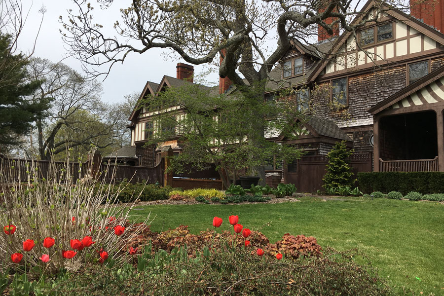 The historic Manor House at Bayard Cutting Arboretum State Park is surrounded by beautifully maintained gardens and mature specimen trees that reflect the elegance of the former Gold Coast estate. Originally built as the country home of William Bayard Cutting, the mansion remains the centerpiece of the arboretum, overlooking peaceful grounds that attract visitors throughout the year.