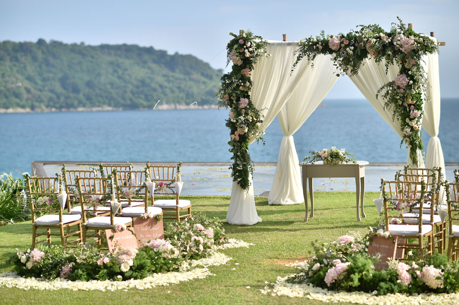 An outdoor waterfront wedding ceremony on Long Island featuring a floral arch overlooking the shoreline. Long Island offers a wide variety of wedding venues, including beachfront resorts, waterfront estates, historic mansions, vineyards, gardens, and elegant catering venues that accommodate ceremonies and receptions throughout Nassau and Suffolk counties.