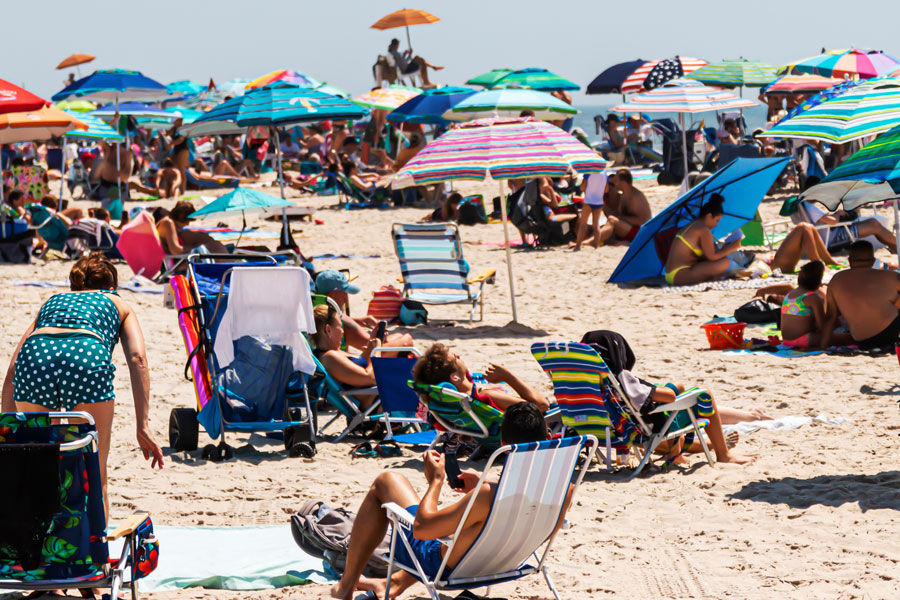 A crowded Long Island beach comes alive during the peak summer season, when warm weather, lifeguards, and full amenities attract visitors from across the region. While beaches are open year-round for many recreational activities, the busiest months typically run from Memorial Day through Labor Day. File photo: WoodysPhotos, licensed.