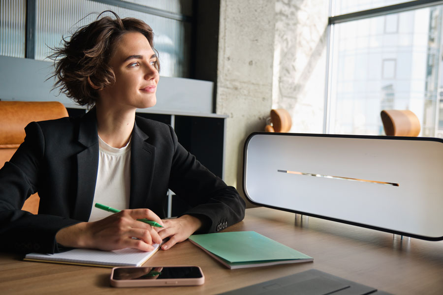 A business professional works in a modern office, representing the entrepreneurial spirit and diverse business community found across Long Island. With access to a large regional market, a skilled workforce, and proximity to New York City, the island continues to attract startups, small businesses, and established companies across a wide range of industries. File photo: Mix and Match Studio, licensed.