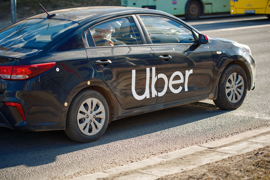 An Uber rideshare vehicle travels along a Long Island roadway, illustrating one of the convenient transportation options available for visitors exploring the island without a personal vehicle. Along with taxis, buses, ferries, and the Long Island Rail Road, rideshare services make it easy to reach many popular destinations throughout the region. File photo: Tricky_Shark, licensed.