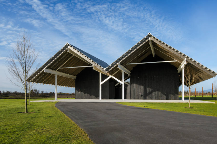The Parrish Art Museum in Water Mill is known as much for its distinctive architecture as for the art displayed inside. Designed by the internationally renowned architectural firm Herzog & de Meuron, the long, low building draws inspiration from the barns, agricultural structures and artist studios historically associated with Long Island’s East End.